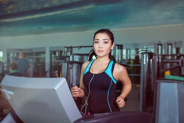 Attraktiv Asiatisch Mädchen Bei Die Fitness Training — Stockfoto