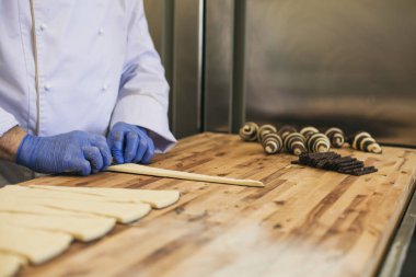 Bir el şefin rulo ekmekli kruvasanı. 