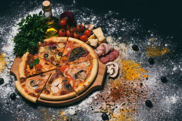 Lezzetli pizza altı farklı tat verir.