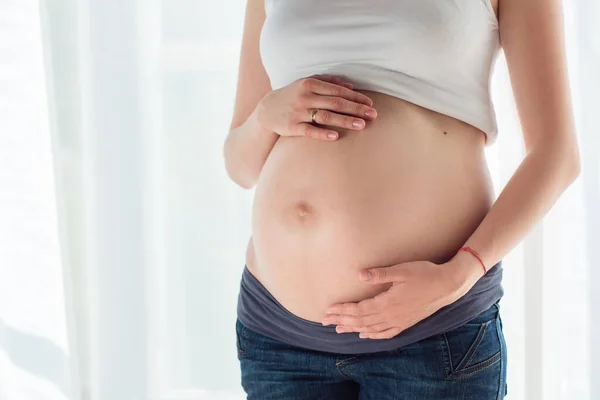 Mujer Embarazada Tocando Vientre — Foto de Stock
