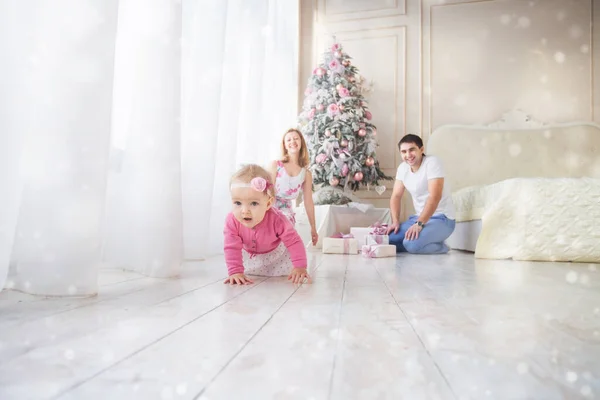 Retrato Familiar Navidad Casa Sala Estar Vacaciones — Foto de Stock
