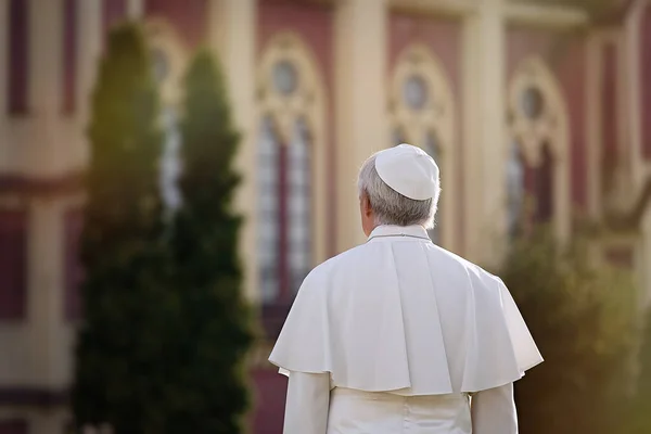 Pope Walks End Day Garden — Stock Photo, Image