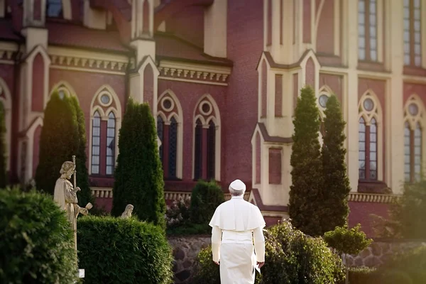 Pope Walks End Day Garden — Stock Photo, Image