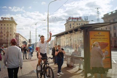                     Minsk, Belarus - 13 Ağustos 2020: Minsk 'te barışçıl protesto          