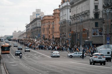Minsk, Belarus - 14 Ağustos 2020: Minsk 'te barışçıl protesto                   