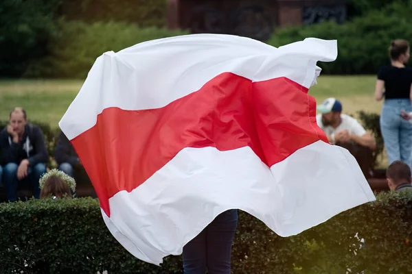Minsk Belarus 2020年8月23日 ミンスクで新ベラルーシの3月 ベラルーシの国旗 白赤白 — ストック写真