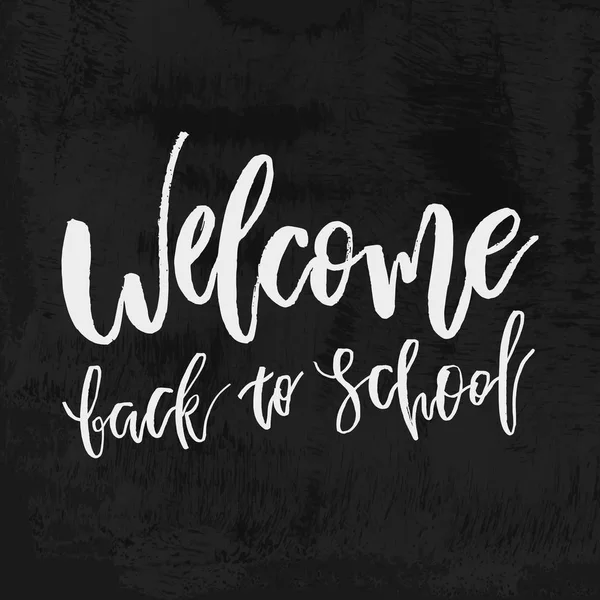 Welkom Terug School Krijt Belettering Blackboard Vintage Kalligrafische Design Label — Stockvector