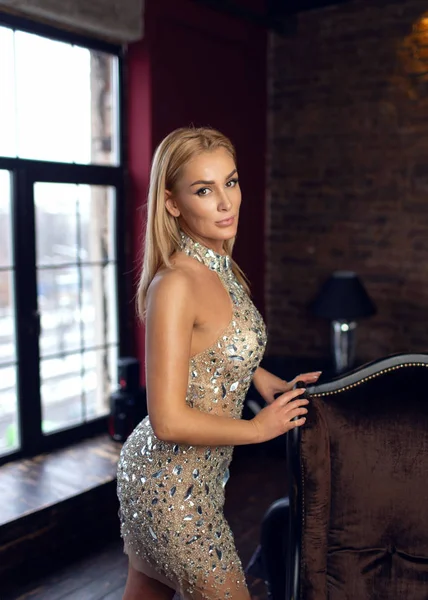 Young Beautiful Blonde Gorgeous Evening Dress Posing Interior — 스톡 사진