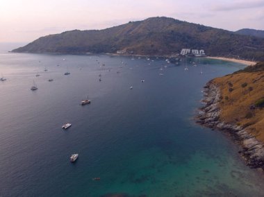 Okyanus, temiz su ve yukarıdan gelen teknelerle