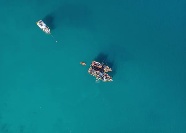 Océano Con Agua Clara Barcos Desde Arriba — Foto de Stock