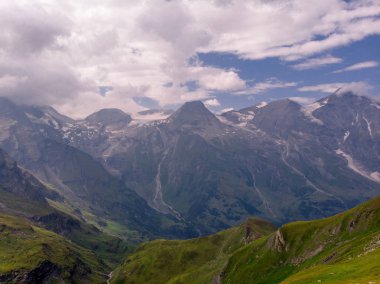Alp dağlarının muhteşem hava manzarası 