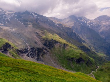 Alp dağlarının muhteşem hava manzarası 