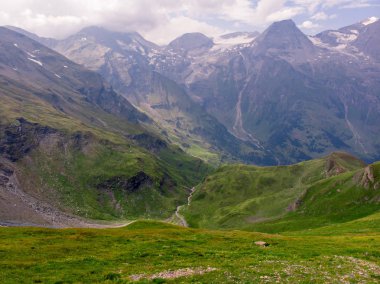 Alp dağlarının muhteşem hava manzarası 