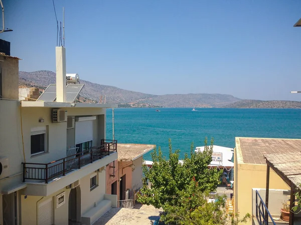 Elounda Kreta Grecja Września 2017 Ulica Greckiego Miasta Widokiem Morze — Zdjęcie stockowe