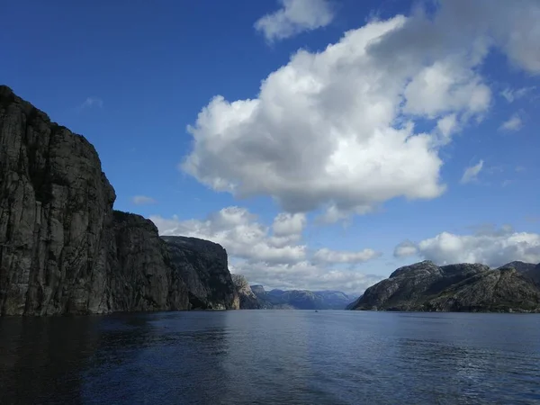 挪威Lysefjord美丽的高山和悬崖 — 图库照片