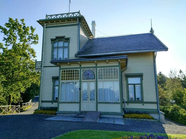 Bergen, Norveç. 30 Ağustos 2017, Bergen 'deki Edward Grieg Troldhaugen Malikanesi. Güzel eski ev.