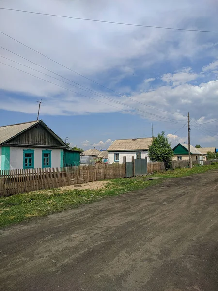 Russisch Dorp Nabij Huizen Een Omheining Passeert Weg Kamen Obi — Stockfoto