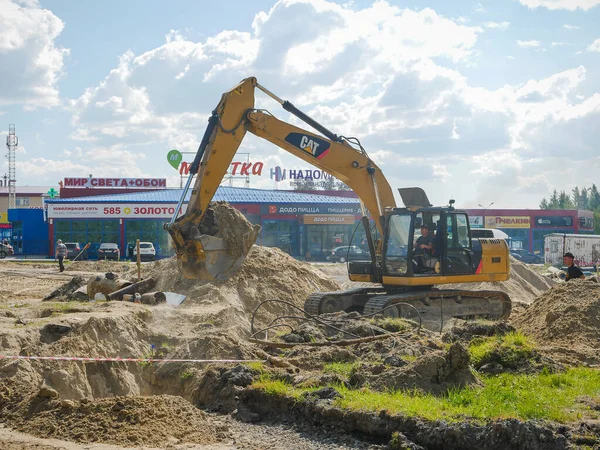 Noyabrsk Rusia Agosto 2020 Una Excavadora Orugas Color Naranja Rastrillos —  Fotos de Stock