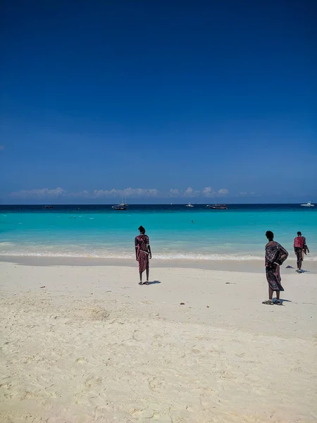 Занзибар Танзания Декабря 2019 Года Пляж Нфеви Занзибаре Ярко Голубое — стоковое фото