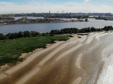 Saint-Petersburg 'da hava manzarası dalgalı. Kanonerski Adası.