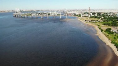 Saint-Petersburg 'da hava manzarası dalgalı. Kanonerski Adası.