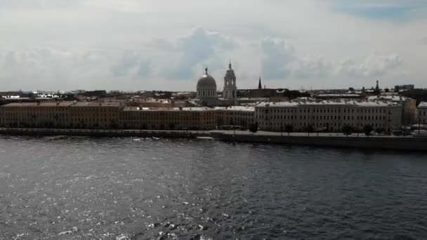 Catherine 's Church Vasilievsky Island (en inglés). San Petersburgo. Nublado de verano. Antena — Vídeos de Stock