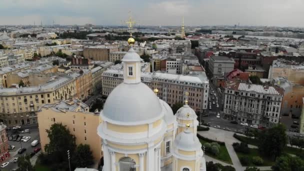 Vista aérea de la Catedral de San Vladimir. Petrogradsky Distrito San Petersburgo — Vídeo de stock