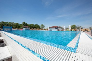 Otel yüzme havuzu