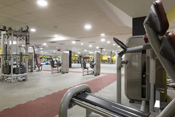 Interieur Van Een Fitnessruimte Met Apparatuur Van Het — Stockfoto