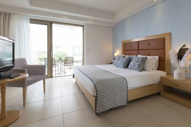 İç deniz otel yatak odası