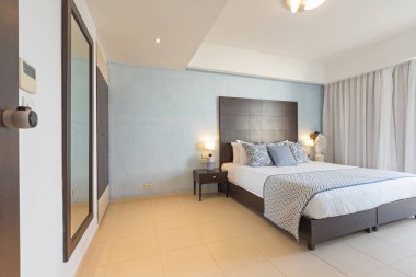 İç deniz otel yatak odası