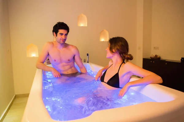 Young Couple Relaxing Wellness Center Bath Tub — Stock Photo, Image