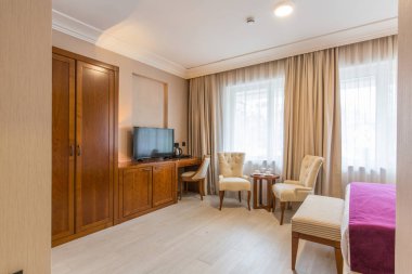 Modern yeni bir otel yatak odasının iç