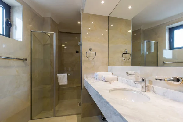 Hôtel de luxe salle de bain intérieur — Photo