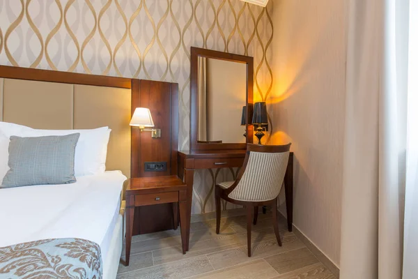 Luxus Doppelbett Hotel Schlafzimmer Interieur — Stockfoto