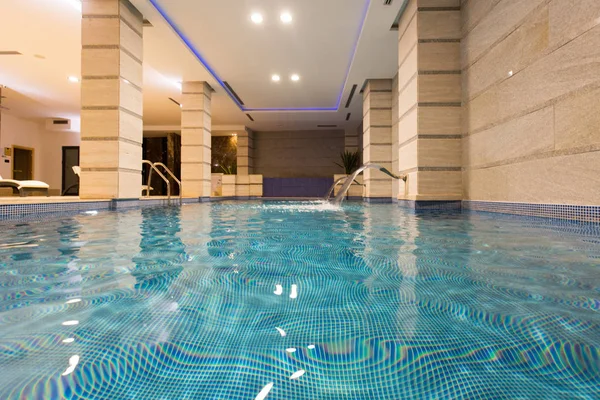 Bazén v hotelu Spa a wellness centrum — Stock fotografie