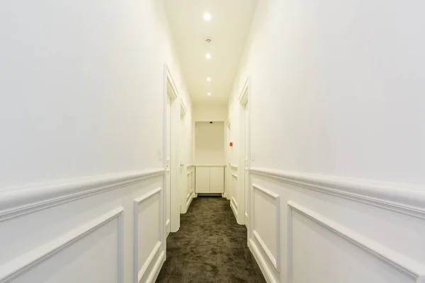 Wnętrze hotelu, korytarz — Zdjęcie stockowe