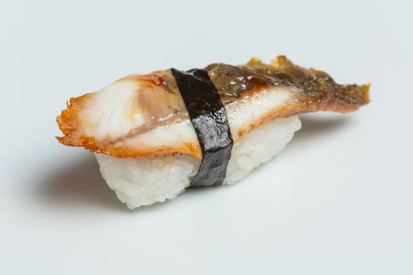 Nigiri sushi op witte achtergrond — Stockfoto