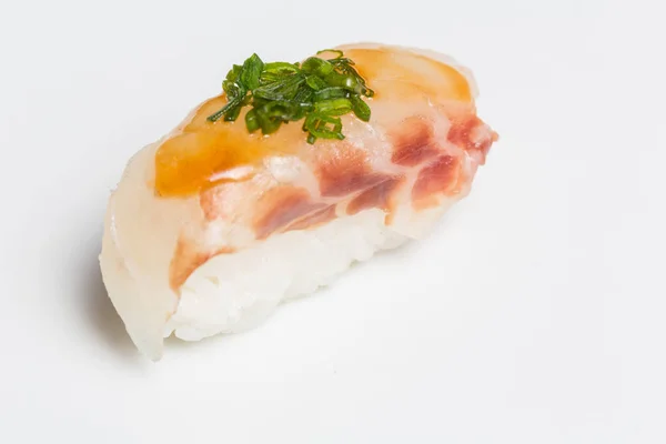 Nigiri sushi op witte achtergrond — Stockfoto