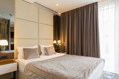 Lüks bir otel çift kişilik yatak yatak odası iç