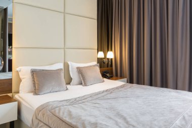 Lüks bir otel çift kişilik yatak yatak odası iç