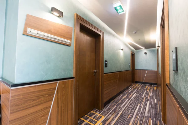 Hotel interior carpeted corridor hallway — Stock Photo, Image