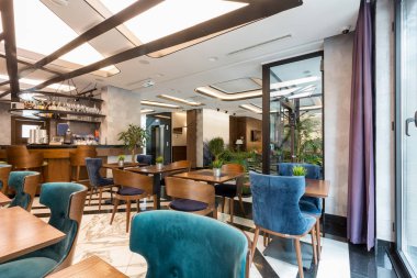 Modern bir otel lounge cafe bar restoran iç