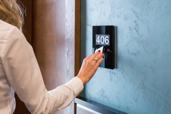 Panneau électronique d'accès à la chambre d'hôtel avec numéro de chambre — Photo