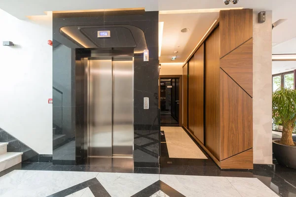 Interior of a shiny marble hotel corridor with elevator — Stock Photo, Image