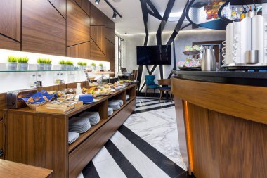 Büfe masası, otel restoranında kahvaltı
