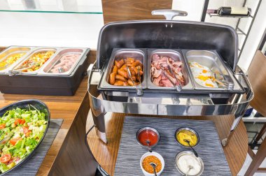 Büfe masası, otel restoranında kahvaltı