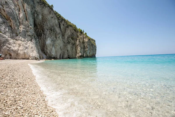 Hermosa playa en el mar Jónico, isla Lefkada, Grecia — Foto de Stock