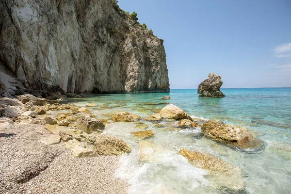 イオン海の美しいビーチ、レフカダ島、ギリシャ — ストック写真