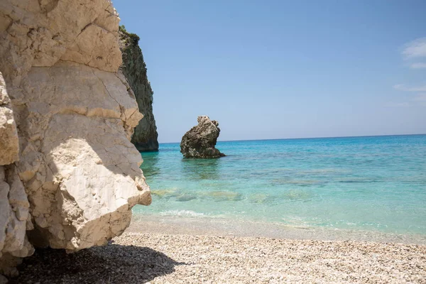 イオン海の美しいビーチ、レフカダ島、ギリシャ — ストック写真